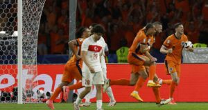 Países Bajos sacó del camino a Turquía 2-1 y en semifinales se medirá con Inglaterra