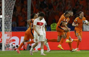 Países Bajos sacó del camino a Turquía 2-1 y en semifinales se medirá con Inglaterra