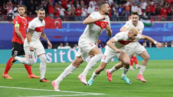 Turquía el último clasificado a los Cuartos de Final eliminado a Austria 2-1
