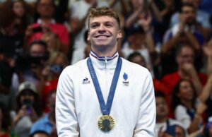 Francés León Marchand bate récord de Michael Phelps en los 400 metros libres de Natación