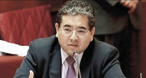 Nelson Shack no cumplía con requisitos para ser contralor