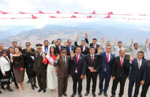 Gilmer Horna inauguró mirador turístico Puma Urco e izó la Bandera más grande del país en Amazonas