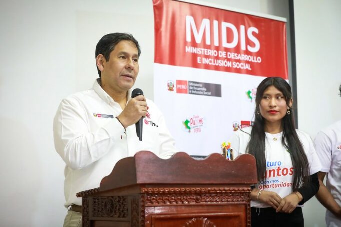 Cusco: ministro Julio Demartini reconoció el esfuerzo de 230 jóvenes de hogares Juntos por ganar la Beca 18 para seguir estudios superiores