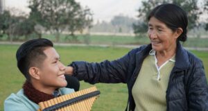 “No tiene manos, pies ni límites”: conoce la historia de Giesi, joven símbolo de superación del programa Contigo