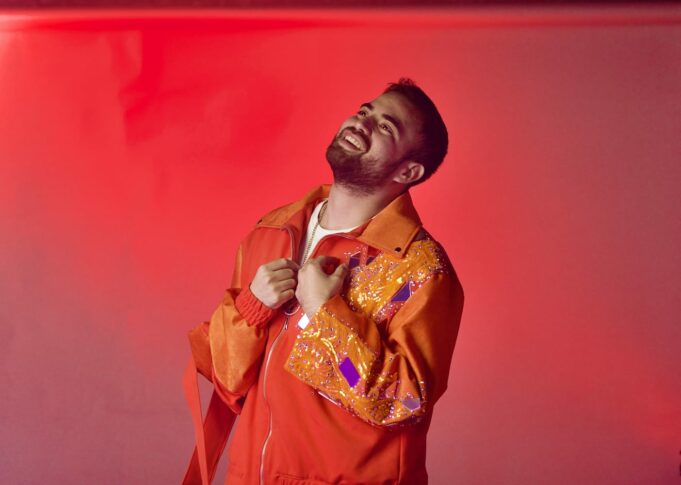 César BK se apodera de los Premios Icono en Colombia y cantará por primera vez en los Heat