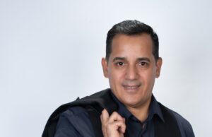 Salsero peruano Julio Vilchez la rompe en Miami