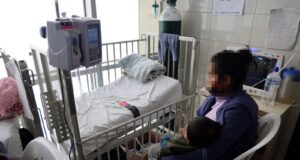 Crece número de niños afectados por el intenso frío de la capital