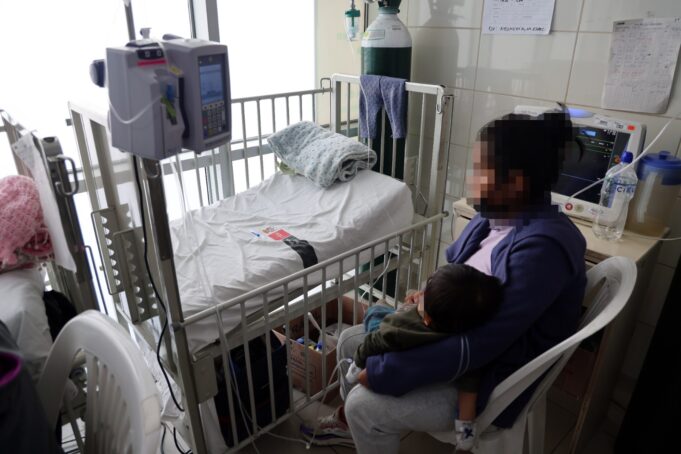 Crece número de niños afectados por el intenso frío de la capital