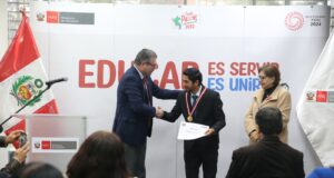 Ministro Morgan Quero reconoce a docentes con medalla ‘Maestros de Corazón’ por su aporte a la educación peruana
