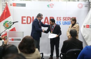 Ministro Morgan Quero reconoce a docentes con medalla ‘Maestros de Corazón’ por su aporte a la educación peruana
