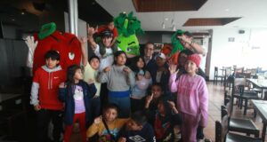 “Agricooltores” adelantaron Día del Pollo a la Brasa con niños del Inabif