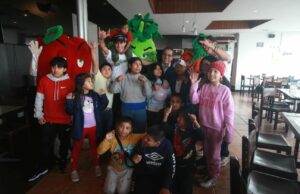 “Agricooltores” adelantaron Día del Pollo a la Brasa con niños del Inabif