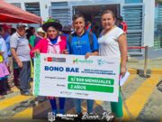 Alcaldesas líderes del país son la voz Alcaldesa Diana Plejo entregando el bono BAE