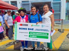 Alcaldesas líderes del país son la voz Alcaldesa Diana Plejo entregando el bono BAE