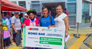 Alcaldesas líderes del país son la voz Alcaldesa Diana Plejo entregando el bono BAE