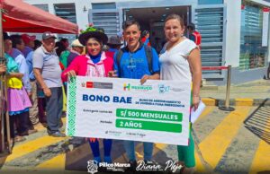 Alcaldesas líderes del país son la voz Alcaldesa Diana Plejo entregando el bono BAE