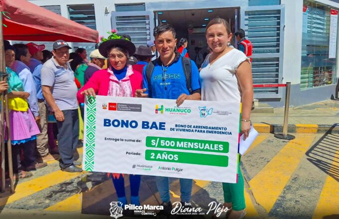 Alcaldesas líderes del país son la voz Alcaldesa Diana Plejo entregando el bono BAE