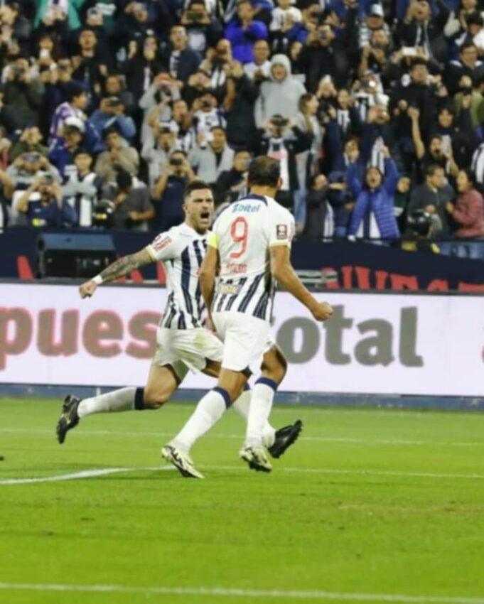 Alianza Lima venció a Alianza Atlético 2-0 y sigue en la cima del Clausura