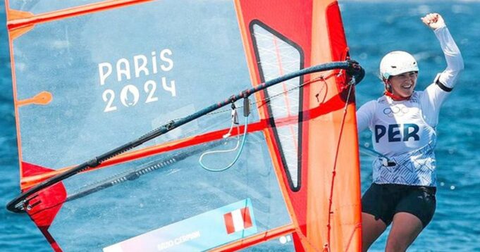 María Belén Bazo ganó diploma olímpico en París 2024 al quedar cuarta en el Windsurf
