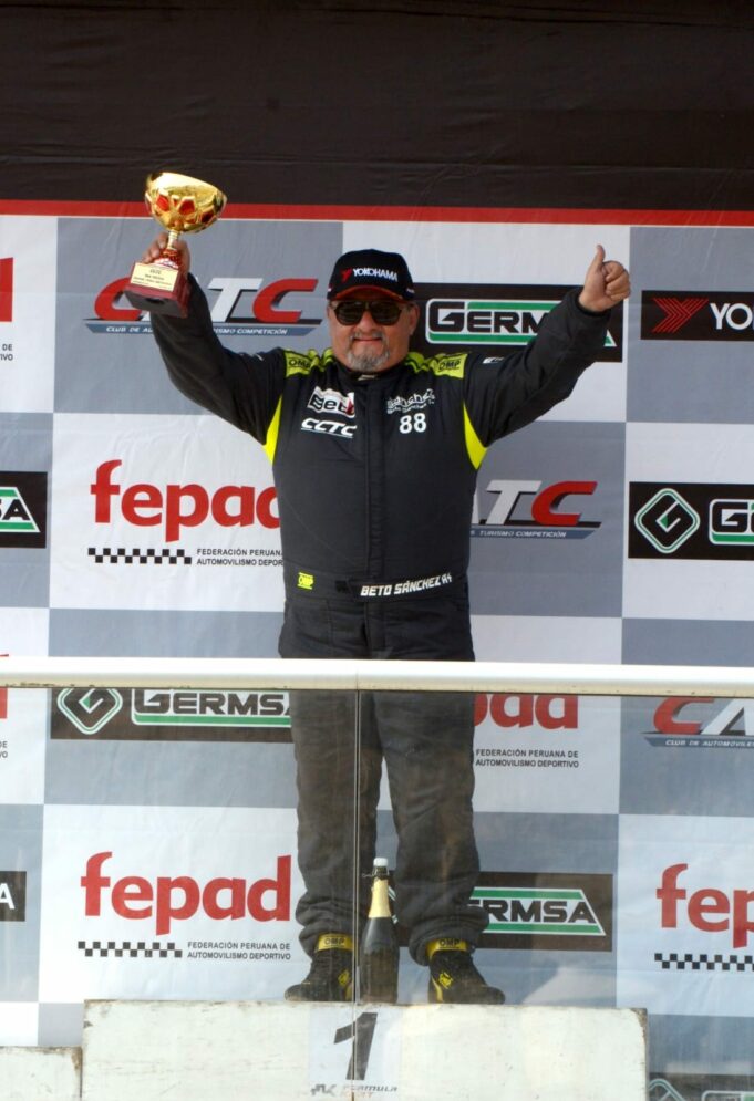 Beto Sánchez busca el podio mañana domingo 4 compitiendo en «Las Tres Horas Peruanas»