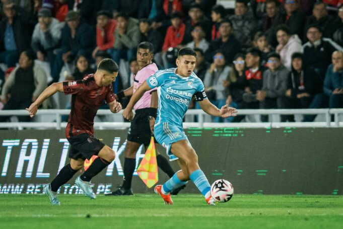 Melgar logró gran triunfo ante Cristal 2-0 y trepó al cuarto lugar