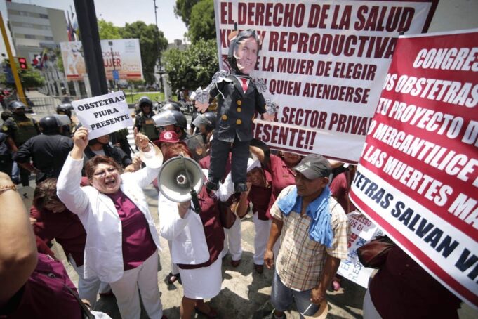 Obstetras de Lima y Callao alzan su voz de protesta