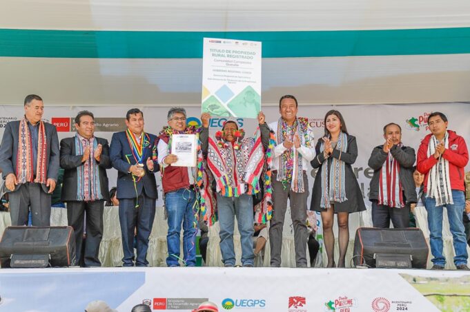 Cusco: Gobierno entrega títulos de propiedad a comunidades campesinas en beneficio de más de 2 mil habitantes