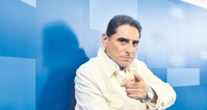 Seguidores de Nicolás Maduro en contra de Carlos Álvarez