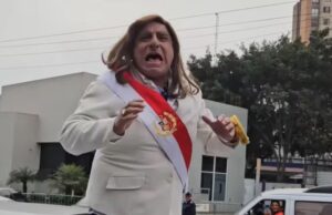 Carlos Álvarez parodia polémico “Tu mamá” de Dina Boluarte durante la Gran Parada Militar(VIDEO)