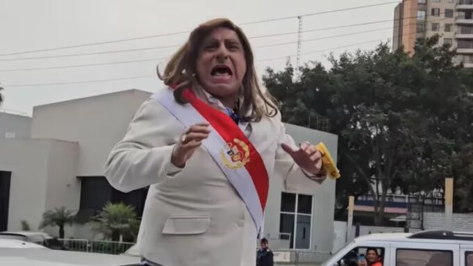 Carlos Álvarez parodia polémico “Tu mamá” de Dina Boluarte durante la Gran Parada Militar(VIDEO)