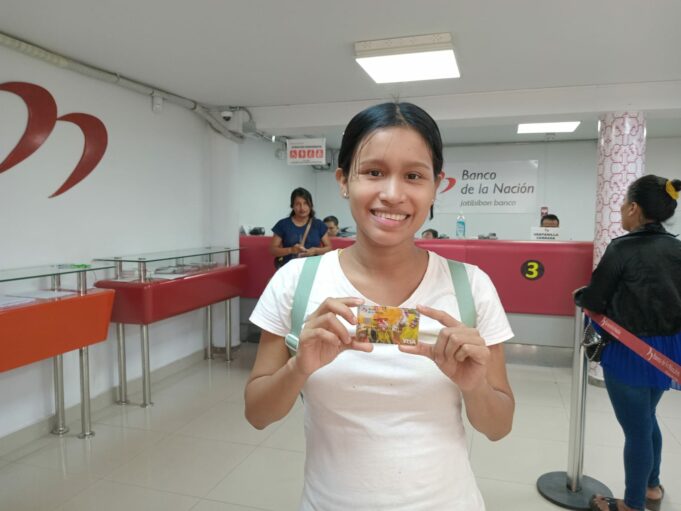 Ucayali: Más de 500 usuarias del programa Juntos recibieron por primera vez su tarjeta de débito