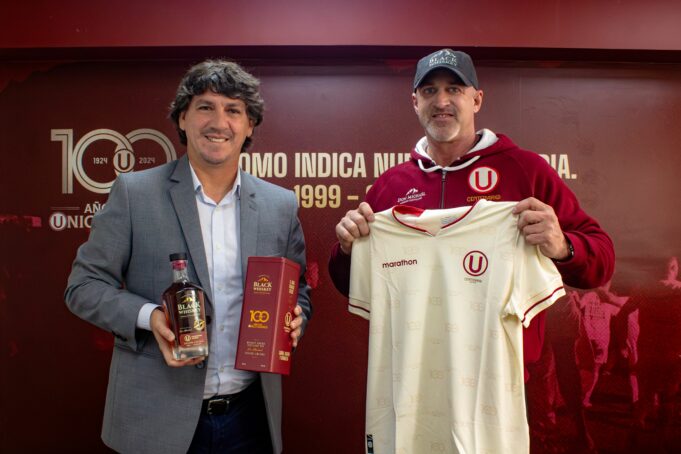 Black Whiskey y Universitario de Deportes se unen para lanzar Whiskey de edición limitada para celebrar los 100 años de pasión futbolera