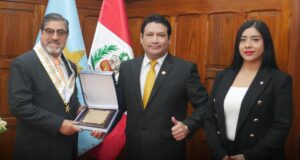 Reconocimiento al Liderazgo de Carlos Manuel Torres Martínez como Ciudadano de Valor por el Ilustre Colegio de Abogados de Lima y su Decano el Dr. Raul Canelo Rabanal.