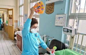 Día del Enfermero Peruano: Guardianes con manos benditas que cuidan la vida de los ninos del INSN- Breña