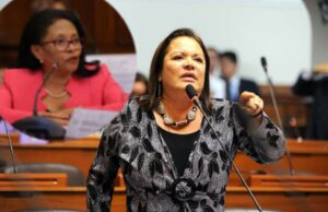 Rosario Sasieta arremete contra la ministra Ángela Hernández por casos de feminicidio