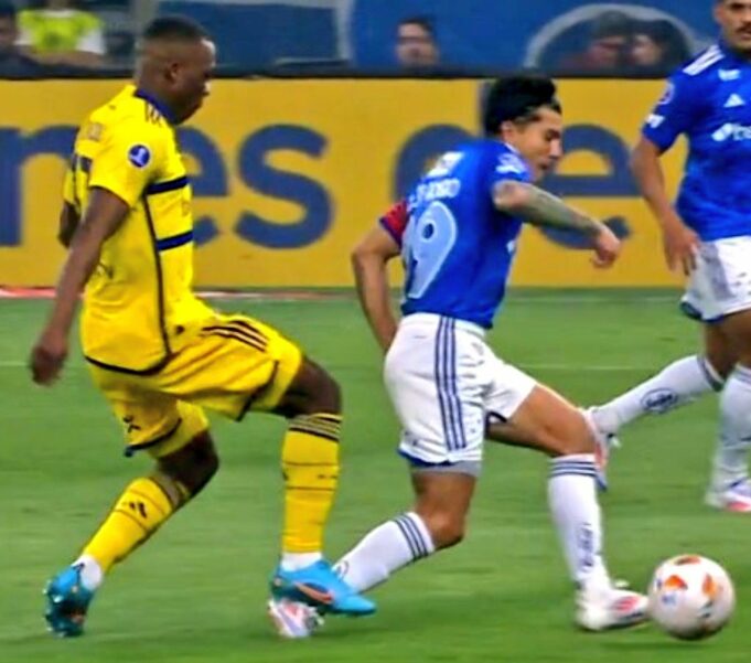 Expulsión de Luis Advíncula, en la historia negativa de torneos Conmebol