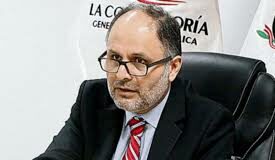 Contralor César Aguilar bajo escrutinio por ocultar transferencia de acciones