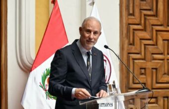 ¡Qué abuso! Boleto de viaje a China del ministro de RR.EE. costó más de USD 14 mil