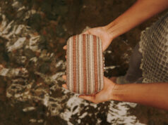 Reconocida marca peruana lanza innovadora colección de accesorios de lujo hechos en fibra de palmera del aguaje