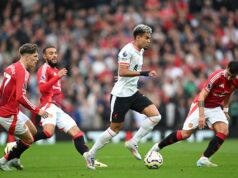 Liverpool goleó al Manchester United 3-0 y lidera junto al City la Premier League