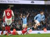 Manchester City en el final logró empatar al Arsenal 2-2 y mantuvo liderato de la Premier