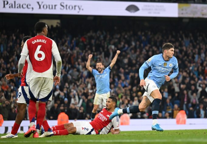 Manchester City en el final logró empatar al Arsenal 2-2 y mantuvo liderato de la Premier