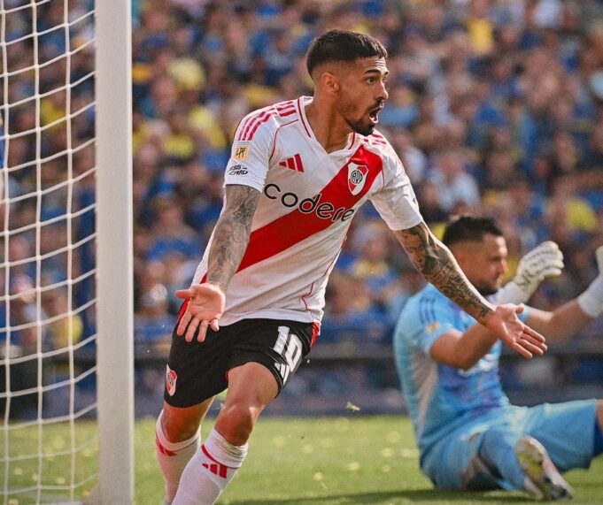 Con Luis Advíncula Boca perdió ante River 1-0 en la ‘Bombonera’