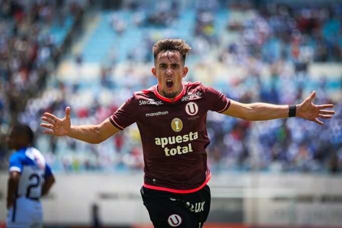 Universitario goleó al Alianza Atlético 3-0 en Sullana y sigue a la «caza» del líder Alianza Lima
