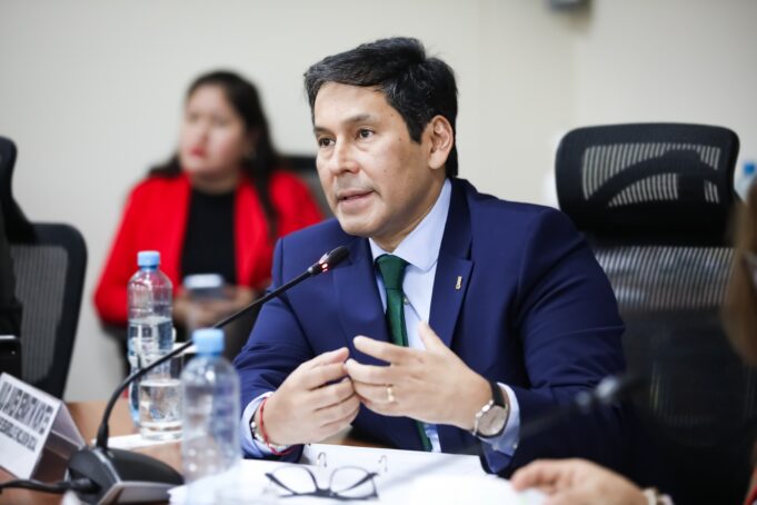 Ministro Demartini expuso ante el Congreso los lineamientos para reducir brechas sociales y combatir la exclusión social