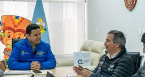 Alcalde Edwards Infante se reúne con ministro de transportes y Comunicaciones para mejorar pistas en Carmen de la Legua y Reynoso