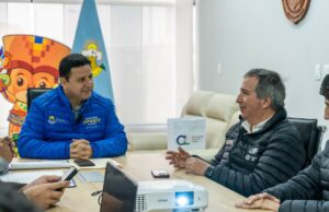 Alcalde Edwards Infante se reúne con ministro de transportes y Comunicaciones para mejorar pistas en Carmen de la Legua y Reynoso