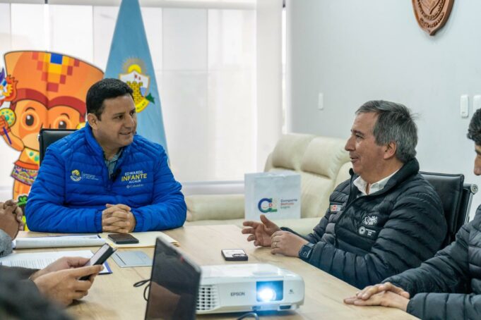 Alcalde Edwards Infante se reúne con ministro de transportes y Comunicaciones para mejorar pistas en Carmen de la Legua y Reynoso