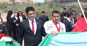 Chachapoyas celebra su 486° Aniversario con izamiento de bandera en el cerro Puma Urco