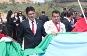 Chachapoyas celebra su 486° Aniversario con izamiento de bandera en el cerro Puma Urco